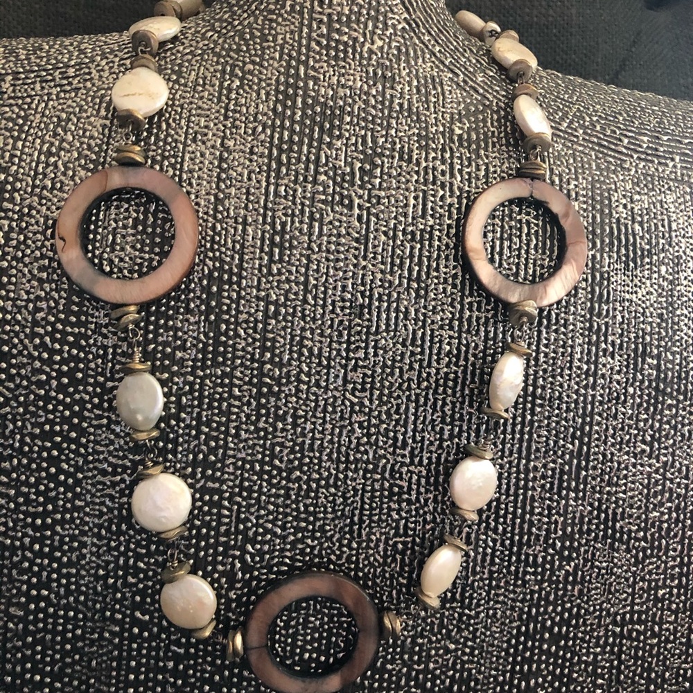 Necklace with creamy pearls